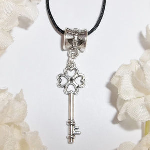 Skeleton Key Heart Necklace Adjustable Silver 5523